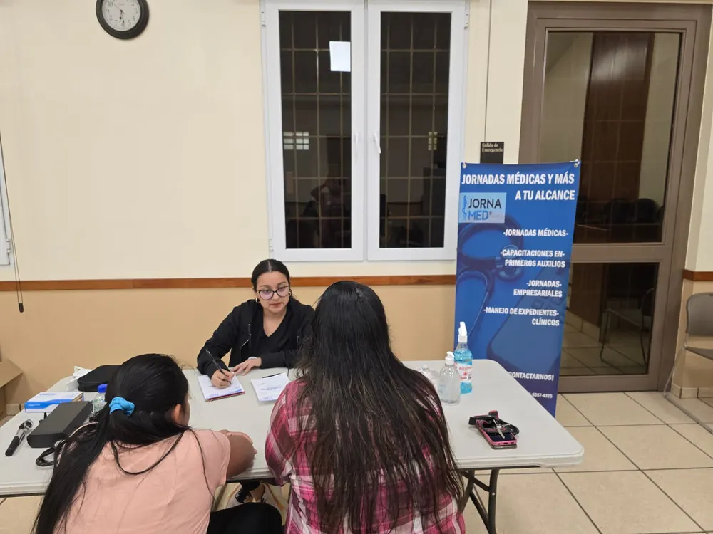 Consulta médica con banner de Jorna Med